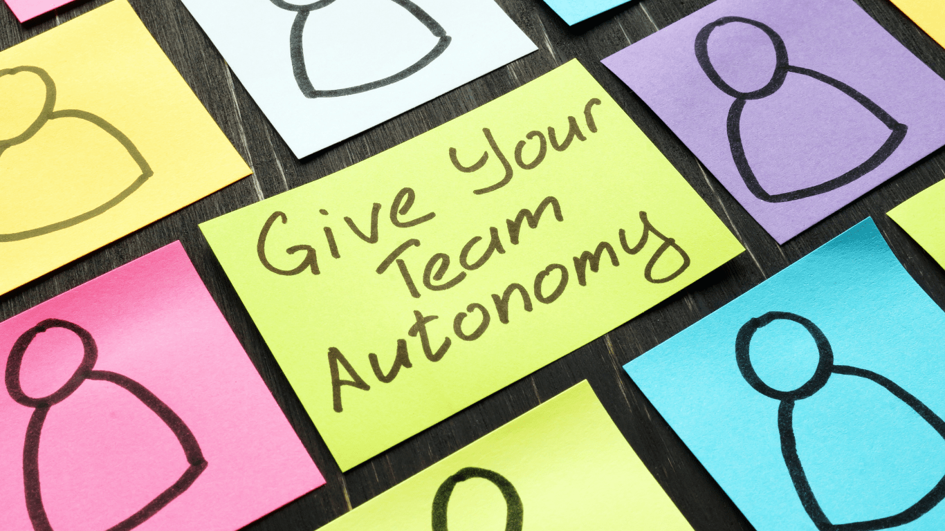 Image of a coloured note that says 'give your team autonomy' for the website autonomy tips for marketers blog article